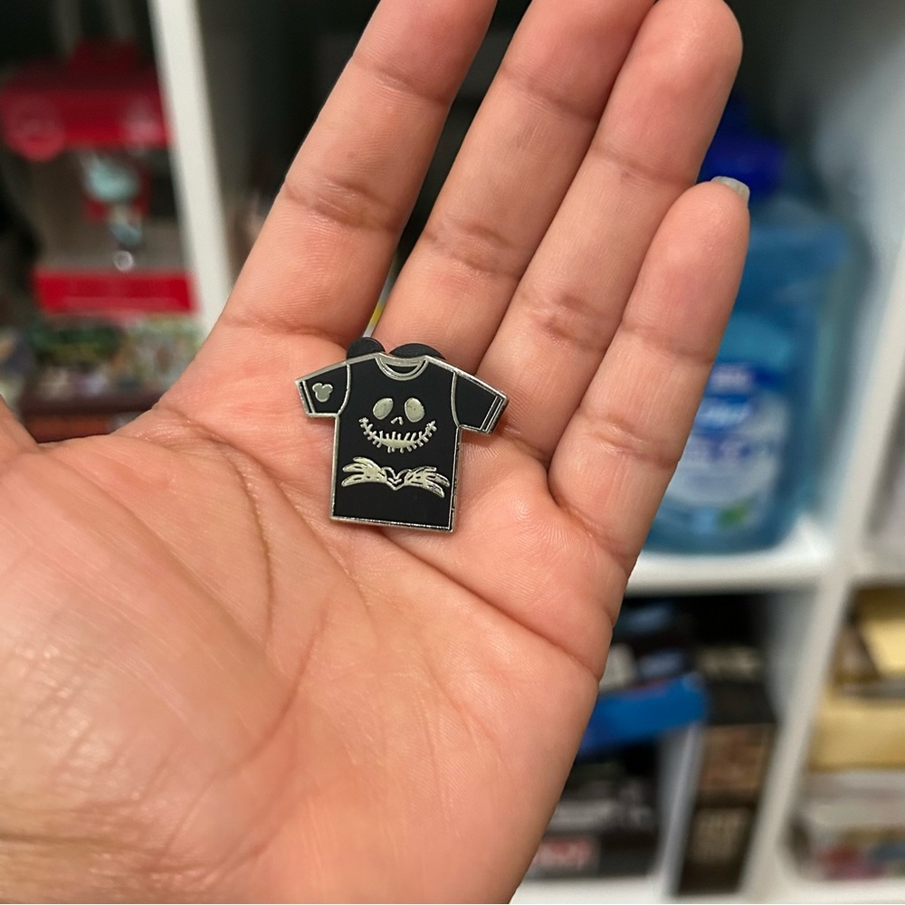 Jack Skellington T-Shirt Disney Pin